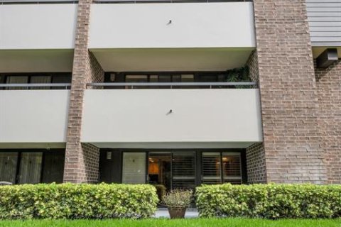 Condo in Palm Harbor, Florida, 1 bedroom № 2234483 - photo 22