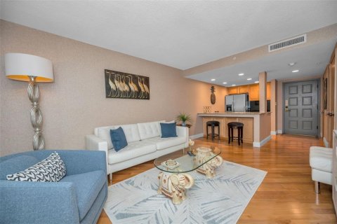 Condo in Palm Harbor, Florida, 1 bedroom № 2234483 - photo 7