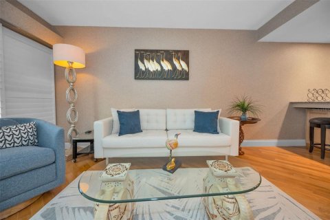 Condo in Palm Harbor, Florida, 1 bedroom № 2234483 - photo 6