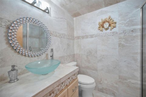 Condo in Palm Harbor, Florida, 1 bedroom № 2234483 - photo 15