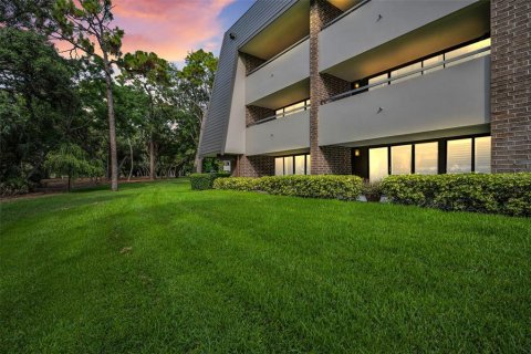 Condo in Palm Harbor, Florida, 1 bedroom № 2234483 - photo 23
