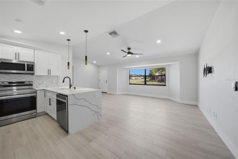 Casa en venta en North Port, Florida, 3 dormitorios, 121.52 m2 № 2240001 - foto 5