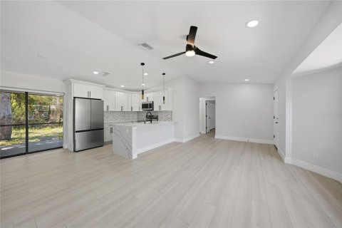 Casa en venta en North Port, Florida, 3 dormitorios, 121.52 m2 № 2240001 - foto 3