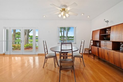 House in Plantation, Florida 2 bedrooms, 133.59 sq.m. № 1781797 - photo 10