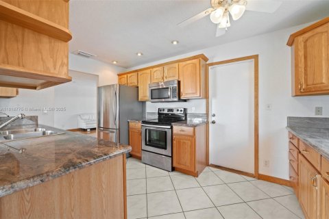 House in Plantation, Florida 2 bedrooms, 133.59 sq.m. № 1781797 - photo 13