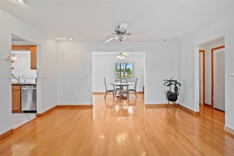House in Plantation, Florida 2 bedrooms, 133.59 sq.m. № 1781797 - photo 9