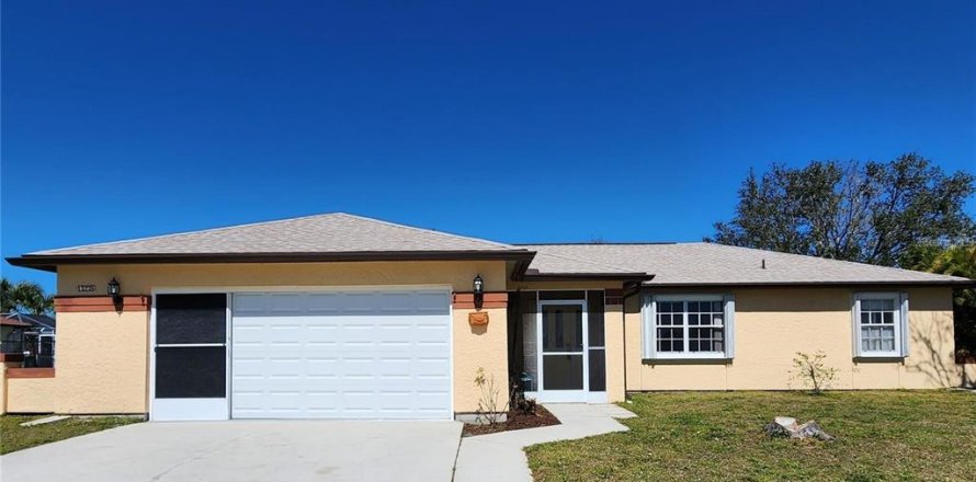 Casa en Port Charlotte, Florida 3 dormitorios, 157.75 m2 № 1685407