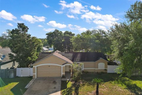 Villa ou maison à louer à Minneola, Floride: 3 chambres, 147.44 m2 № 2412657 - photo 2