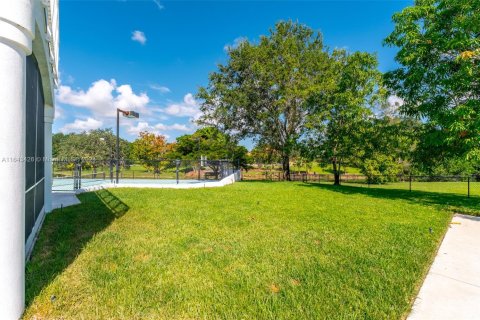 Купить виллу или дом в Корал-Спрингс, Флорида 9 спален, 758.73м2, № 1958619 - фото 16