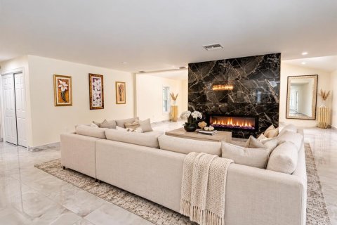 Villa ou maison à vendre à Valrico, Floride: 6 chambres, 627.93 m2 № 2396701 - photo 12