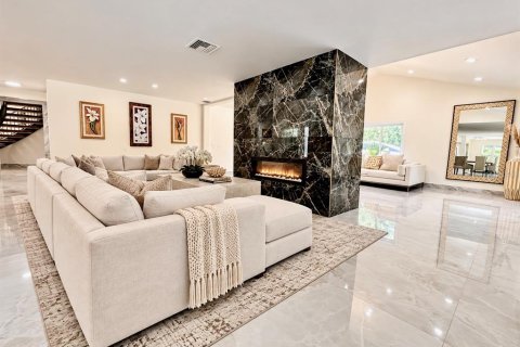Villa ou maison à vendre à Valrico, Floride: 6 chambres, 627.93 m2 № 2396701 - photo 13