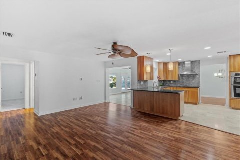 Casa en venta en Saint Petersburg, Florida, 5 dormitorios, 252.88 m2 № 1666082 - foto 25