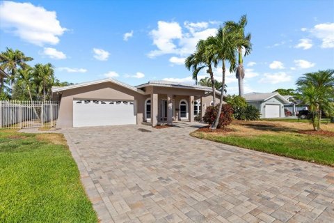 Casa en venta en Saint Petersburg, Florida, 5 dormitorios, 252.88 m2 № 1666082 - foto 2
