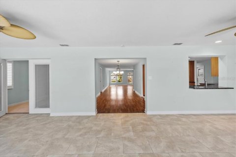 Casa en venta en Saint Petersburg, Florida, 5 dormitorios, 252.88 m2 № 1666082 - foto 28