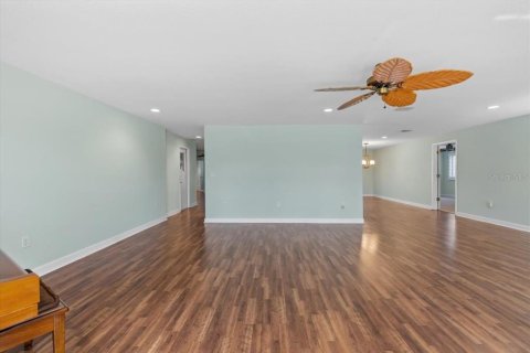 Casa en venta en Saint Petersburg, Florida, 5 dormitorios, 252.88 m2 № 1666082 - foto 9