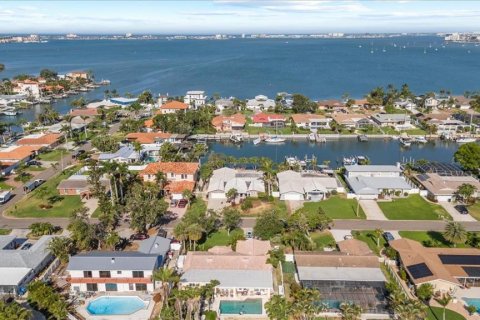 Casa en venta en Saint Petersburg, Florida, 5 dormitorios, 252.88 m2 № 1666082 - foto 6