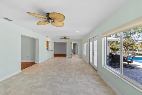 Casa en venta en Saint Petersburg, Florida, 5 dormitorios, 252.88 m2 № 1666082 - foto 29