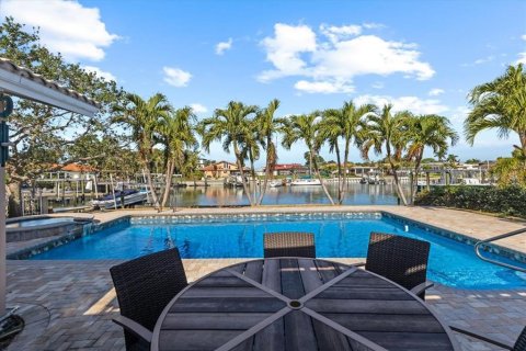 Casa en venta en Saint Petersburg, Florida, 5 dormitorios, 252.88 m2 № 1666082 - foto 5