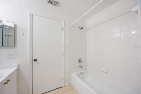 Condo in Sarasota, Florida, 2 bedrooms  № 1849899 - photo 22