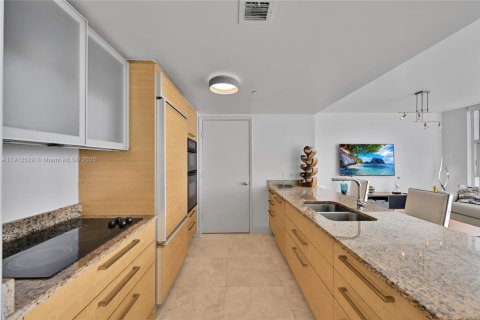 Condo in Hallandale Beach, Florida, 1 bedroom № 1966878 - photo 8