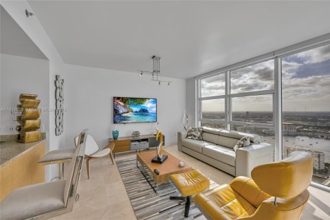 Condo in Hallandale Beach, Florida, 1 bedroom № 1966878 - photo 11