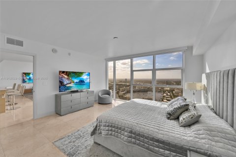 Condo in Hallandale Beach, Florida, 1 bedroom № 1966878 - photo 18