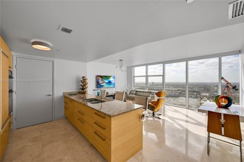 Condo in Hallandale Beach, Florida, 1 bedroom № 1966878 - photo 1