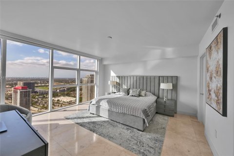 Condo in Hallandale Beach, Florida, 1 bedroom № 1966878 - photo 10