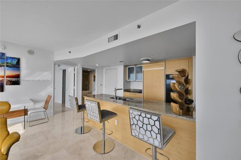 Condo in Hallandale Beach, Florida, 1 bedroom № 1966878 - photo 16