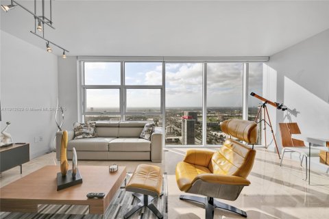 Condo in Hallandale Beach, Florida, 1 bedroom № 1966878 - photo 17