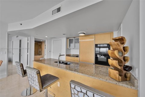 Condo in Hallandale Beach, Florida, 1 bedroom № 1966878 - photo 12