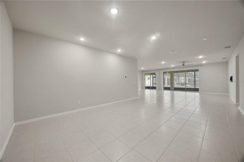 House in Oviedo, Florida 4 bedrooms, 268.95 sq.m. № 1894591 - photo 4