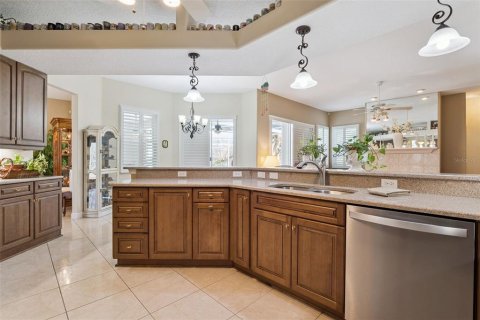House in Mount Dora, Florida 4 bedrooms, 236.34 sq.m. № 2218507 - photo 17