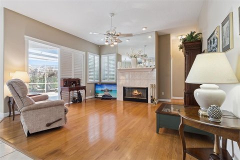 House in Mount Dora, Florida 4 bedrooms, 236.34 sq.m. № 2218507 - photo 12