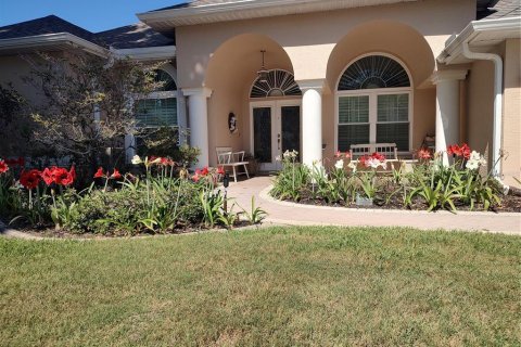 House in Mount Dora, Florida 4 bedrooms, 236.34 sq.m. № 2218507 - photo 2