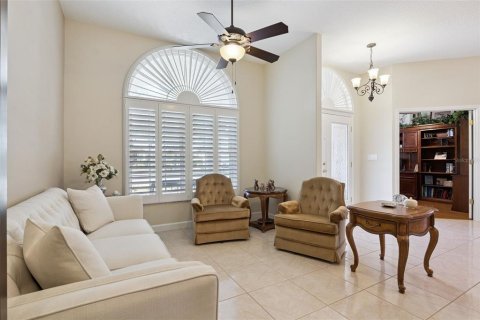 House in Mount Dora, Florida 4 bedrooms, 236.34 sq.m. № 2218507 - photo 9
