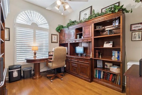 House in Mount Dora, Florida 4 bedrooms, 236.34 sq.m. № 2218507 - photo 11
