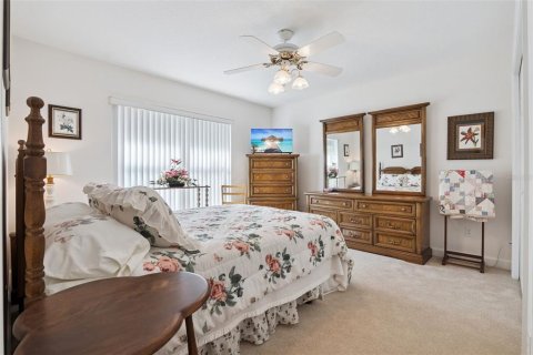 House in Mount Dora, Florida 4 bedrooms, 236.34 sq.m. № 2218507 - photo 29