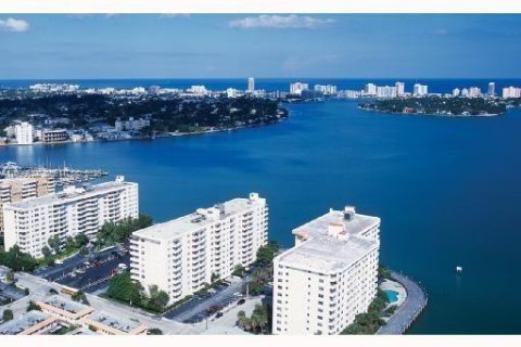 Copropriété à louer à North Bay Village, Floride: 1 chambre, 76.64 m2 № 2390433 - photo 2