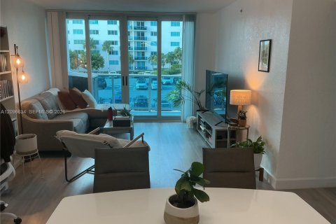 Copropriété à louer à North Bay Village, Floride: 1 chambre, 76.64 m2 № 2390433 - photo 4