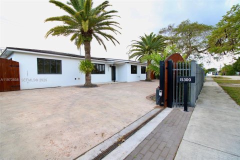 Casa en venta en Homestead, Florida, 3 dormitorios, 147.25 m2 № 2033596 - foto 2