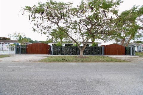 Casa en venta en Homestead, Florida, 3 dormitorios, 147.25 m2 № 2033596 - foto 8