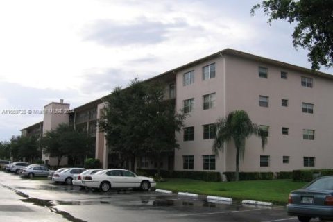 Condo in Pembroke Pines, Florida, 2 bedrooms  № 1811780 - photo 3
