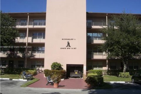 Condo in Pembroke Pines, Florida, 2 bedrooms  № 1811780 - photo 1