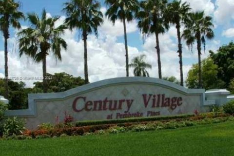 Condo in Pembroke Pines, Florida, 2 bedrooms  № 1811780 - photo 2