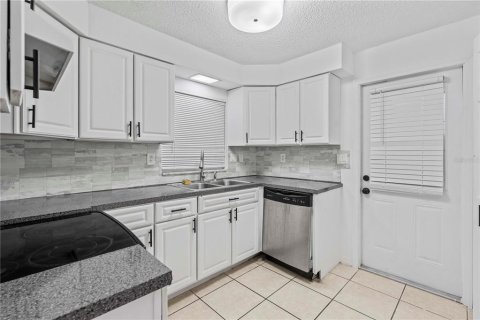 Casa en alquiler en Spring Hill, Florida, 2 dormitorios, 80.27 m2 № 1903331 - foto 18