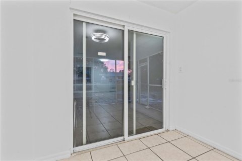 Casa en alquiler en Spring Hill, Florida, 2 dormitorios, 80.27 m2 № 1903331 - foto 17