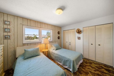 Condo in Treasure Island, Florida, 1 bedroom № 2212763 - photo 18