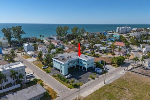 Condo in Treasure Island, Florida, 1 bedroom № 2212763 - photo 23