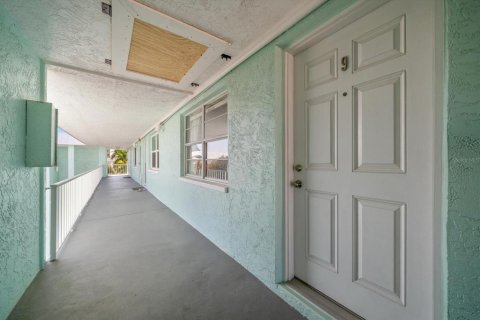 Condo in Treasure Island, Florida, 1 bedroom № 2212763 - photo 4